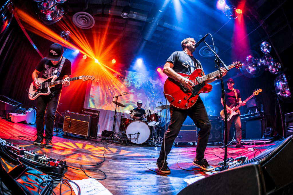 Kalamashoegazer fest sizzles with a dozen acts; plus Minus the Bear, The Incantations (Photos)