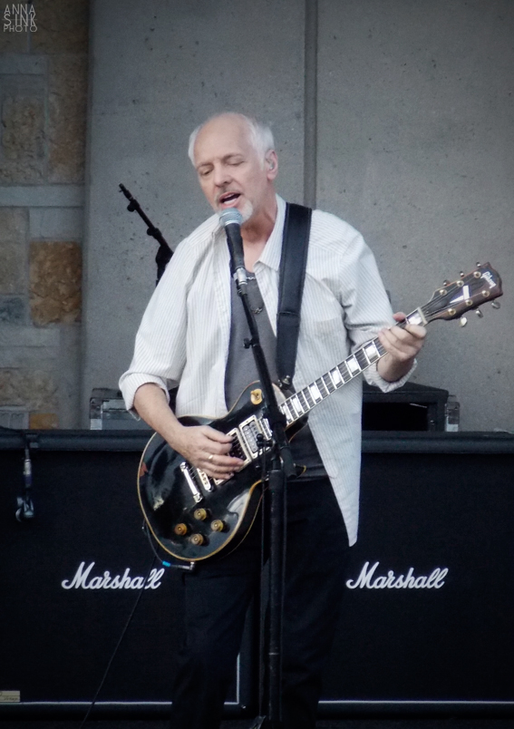 Peter Frampton's Grand Rapids guitar party adds zip with Steve Cropper
