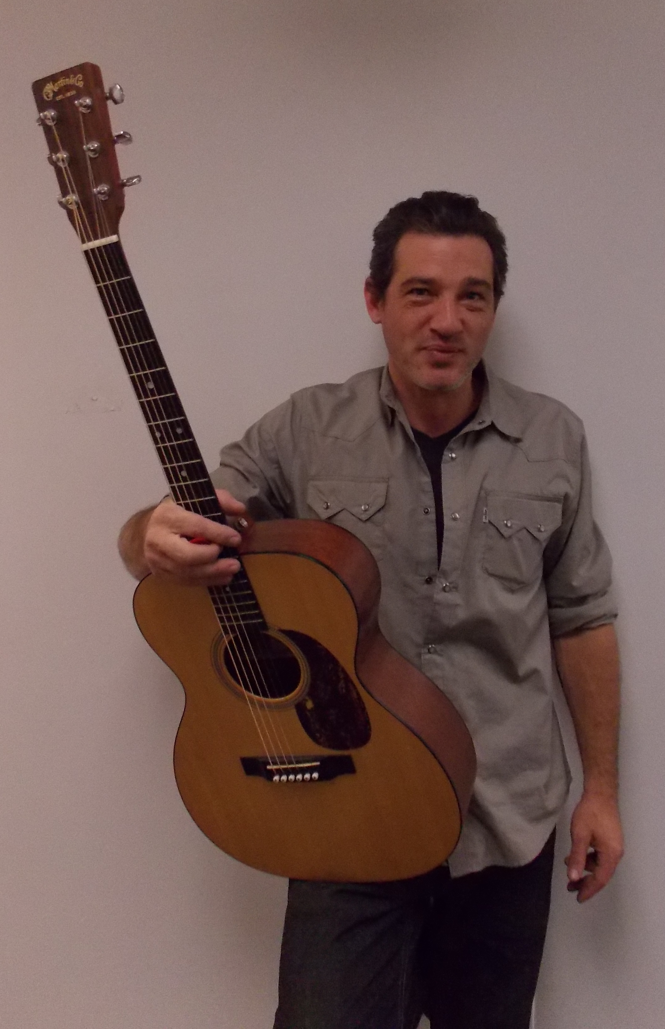 The folk 'n' roll of Grand Rapids singersongwriter Glen Danles