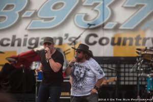 Colt Ford and more fired up country's B93 Birthday Bash. (Photo/Eric Stoike)