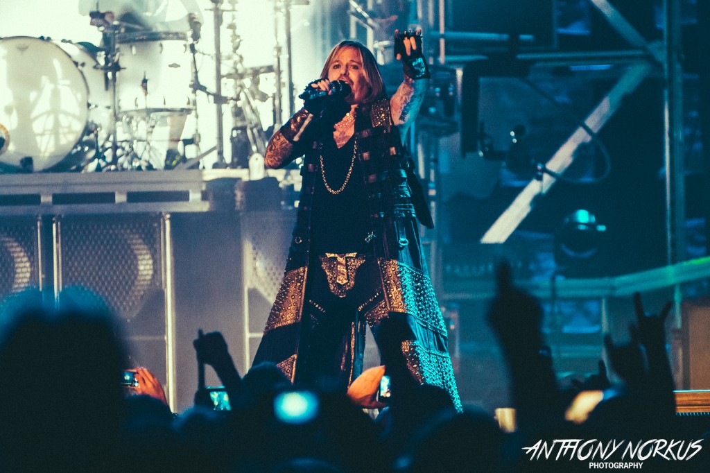 Stumbling Start: Vince Neil and Motley Crue at Van Andel Arena. (Photo/Anthony Norkus)