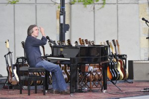 No Set List: Browne switched between piano and guitar all evening. (Photo/Lance Wynn)