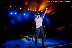 Mike Posner entertained a huge crowd at Berlin Raceway. (Photo/Eric Stoike)