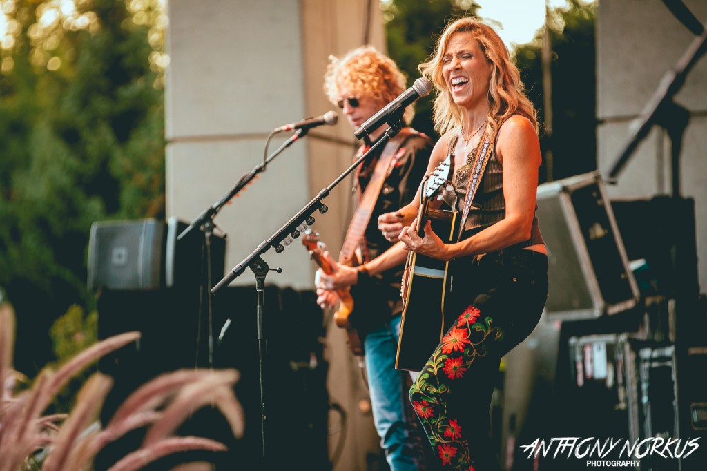 It Makes Her Happy: Sheryl Crow played an upbeat season-ending show at Meijer Gardens on Sunday. (Photo/Anthon Norkus)