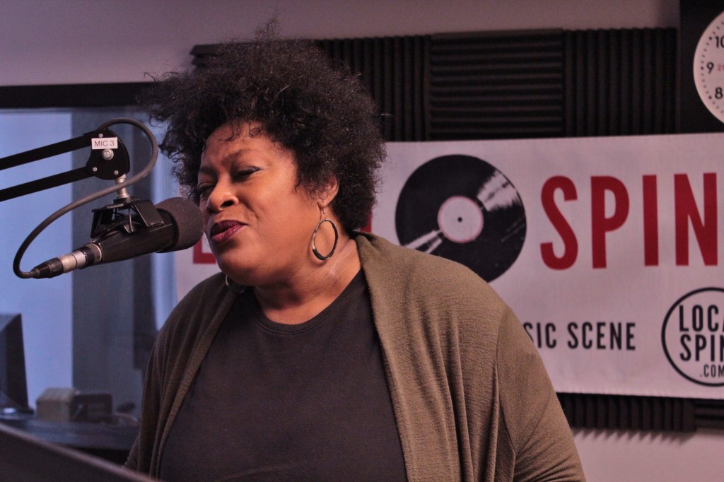 Making Fans Feel Special: Singer Kathy Lamar. (Photo/Anna Sink)