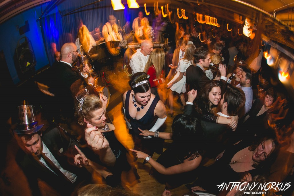 Vintage New Year's Eve: SpeakEZ Lounge was bustling with revelers on Wednesday night. (Photo/Anthony Norkus)