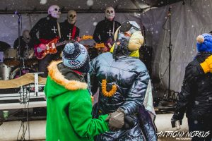 Snowy Surf Rock: The Concussions had beer lovers dancing to keep warm. (Photo/Anthony Norkus)