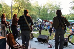 Family Vibe: Buttermilk Jamboree embraces that. (Photo/Local Spins)