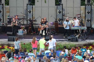 Ideal Opener: Judah & The Lion won over fans on Monday. (Photo/Taylor Mansen)