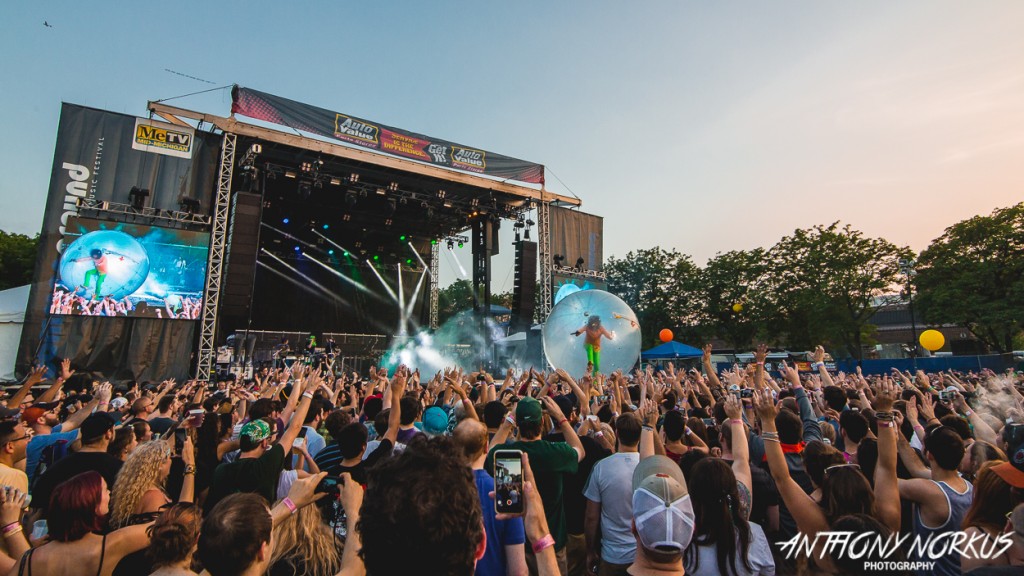 Bubble Man: Wayne Coyne of The Flaming Lips rolled out an interactive, colorful show on Sunday at Common Ground. (Photo/Anthony Norkus)