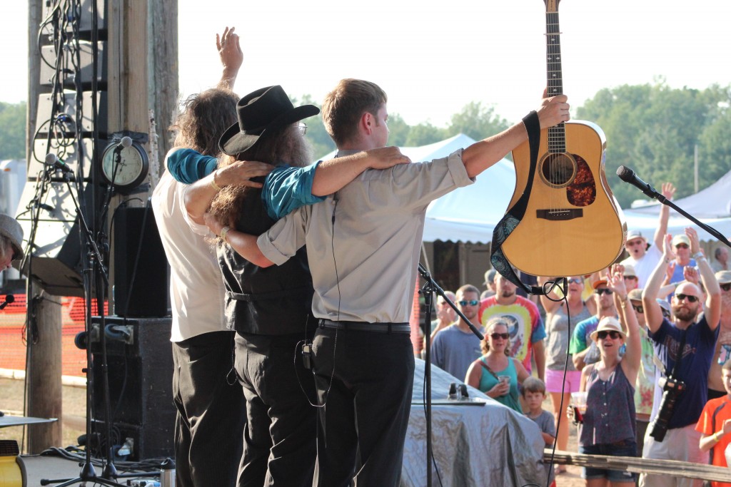 Celebrating Another Hoxey: Billy Strings, Don Julin and Kevin Gills delivered a crowd-pleasing set. (Photo/Anna Sink)