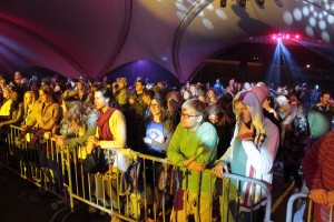 The Fans: A few hundred turned out for the festival's closing show. (Photo/Anna Sink)