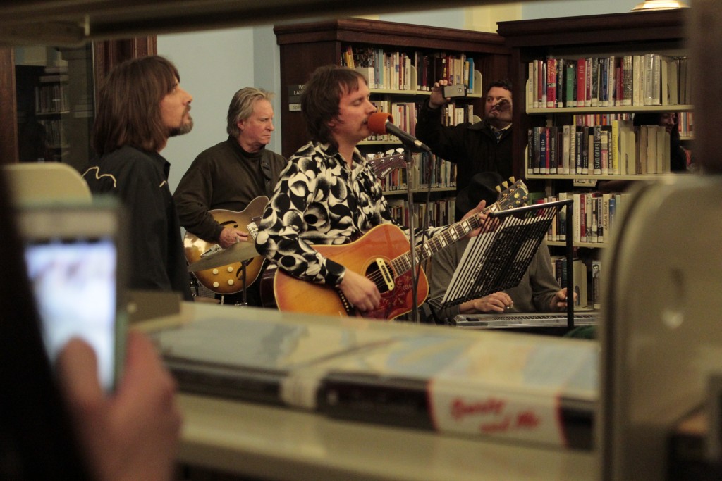 Turn Up the Volumes: Tommy Schichtel and pals playing Music in the Stacks. (Photo/Anna Sink)