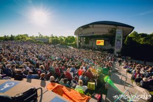 Perfect Weather: The opener filled the amphitheater with nostalgic fans. (Photo/Anthony Norkus)