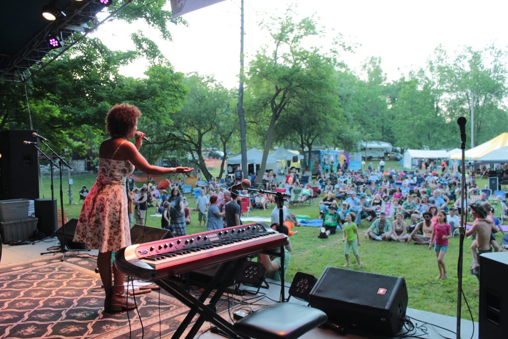 Buttermilk Beauty: Ideal weather and gleeful fans greeted Vox Vidorra and other bands on Friday. (Photo/Anna Sink)