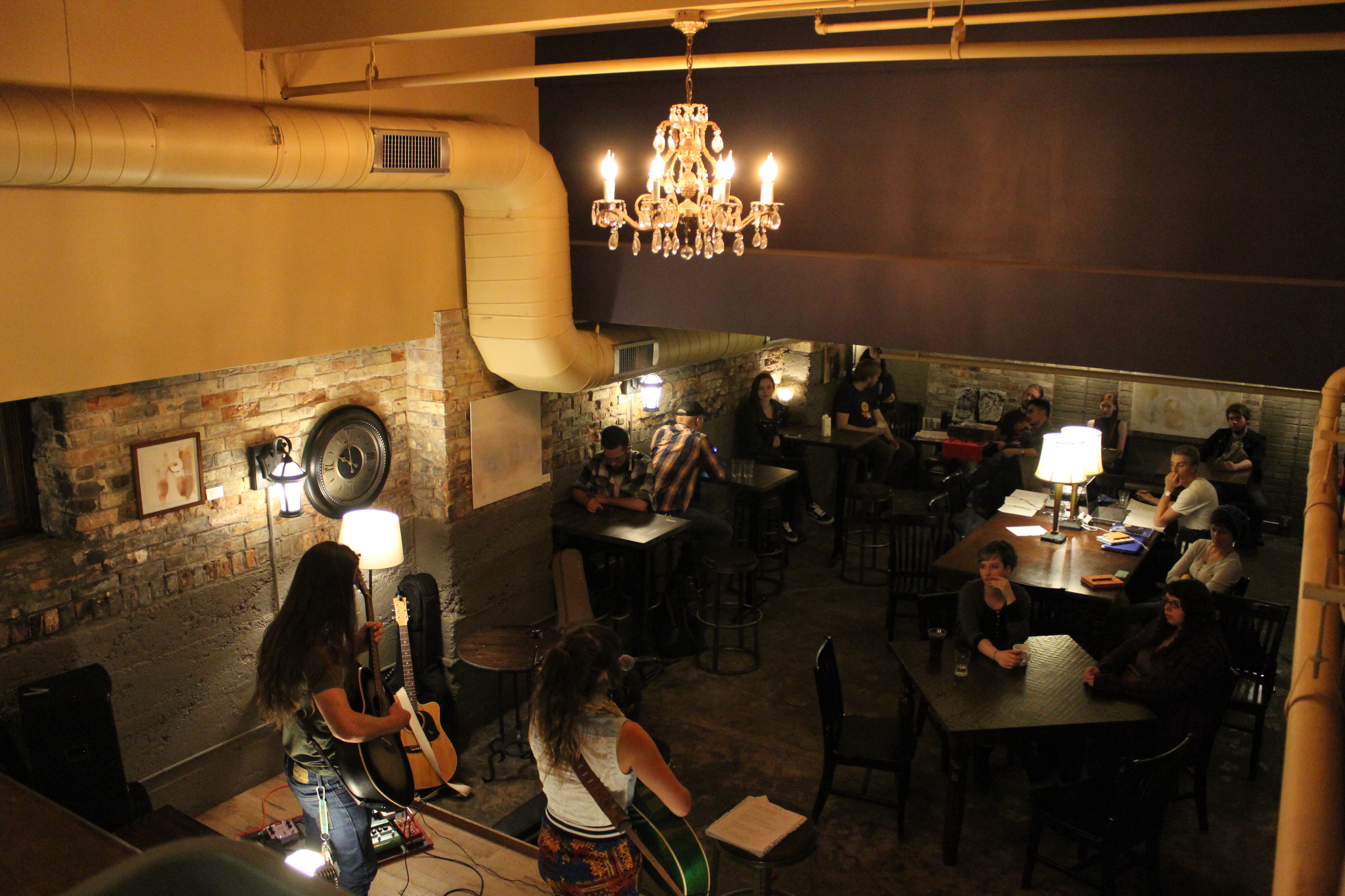 Open-Mic Night Splendor: Lantern Coffee Bar & Lounge (Photo/Ricky Olmos)