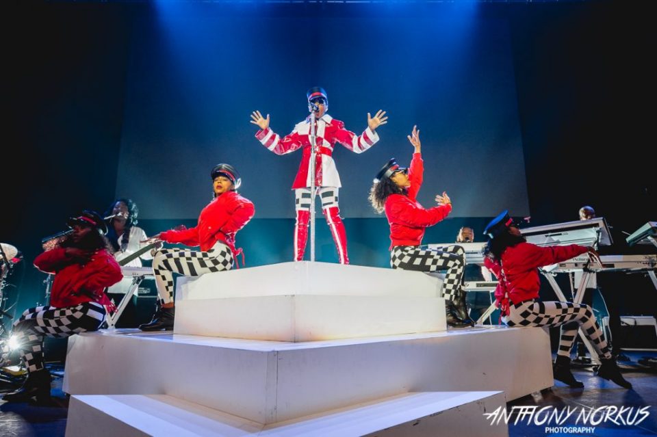 Janelle Monae Unfurls Arena Like Spectacle Photo Gallery Local Spins