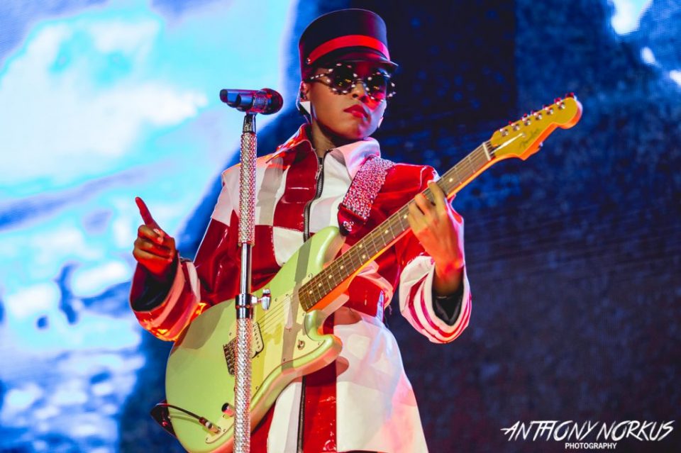 Janelle Monae Unfurls Arena Like Spectacle Photo Gallery Local Spins