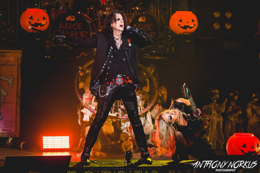 Alice Cooper feeds his Frankenstein in Grand Rapids - Local Spins