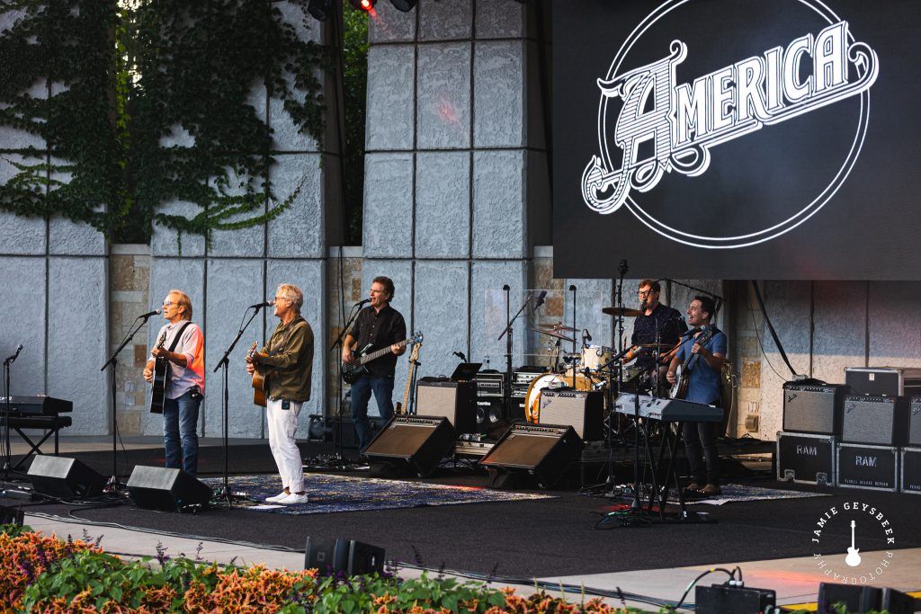 America uncorks 'legal limit of '70s music (Review, photos