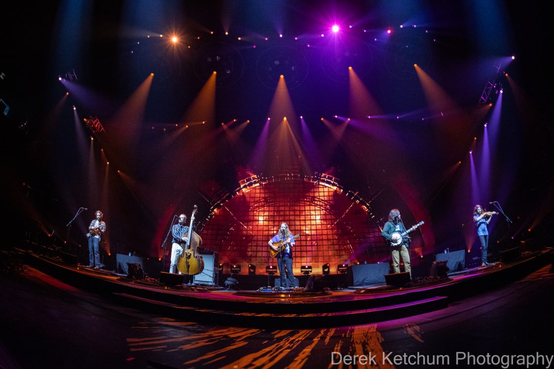 Billy Strings charms GR with kaleidoscopic bluegrass - Local Spins