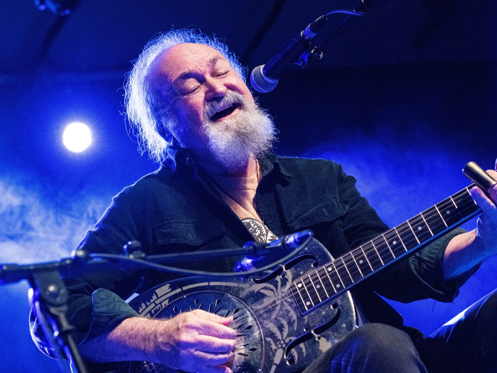 Blues master Tinsley Ellis poised to deliver scintillating ‘Labor of Love’ at Michigan shows