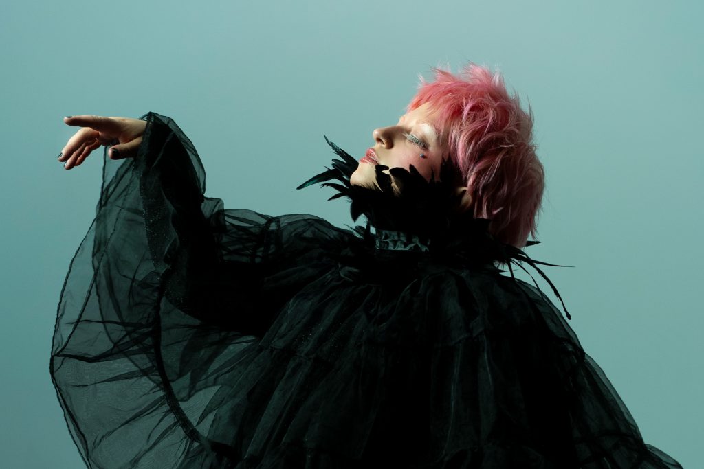 Dark pop’s Izzy Reign sets sights on milestone 2026 with new music, Upheaval set, touring