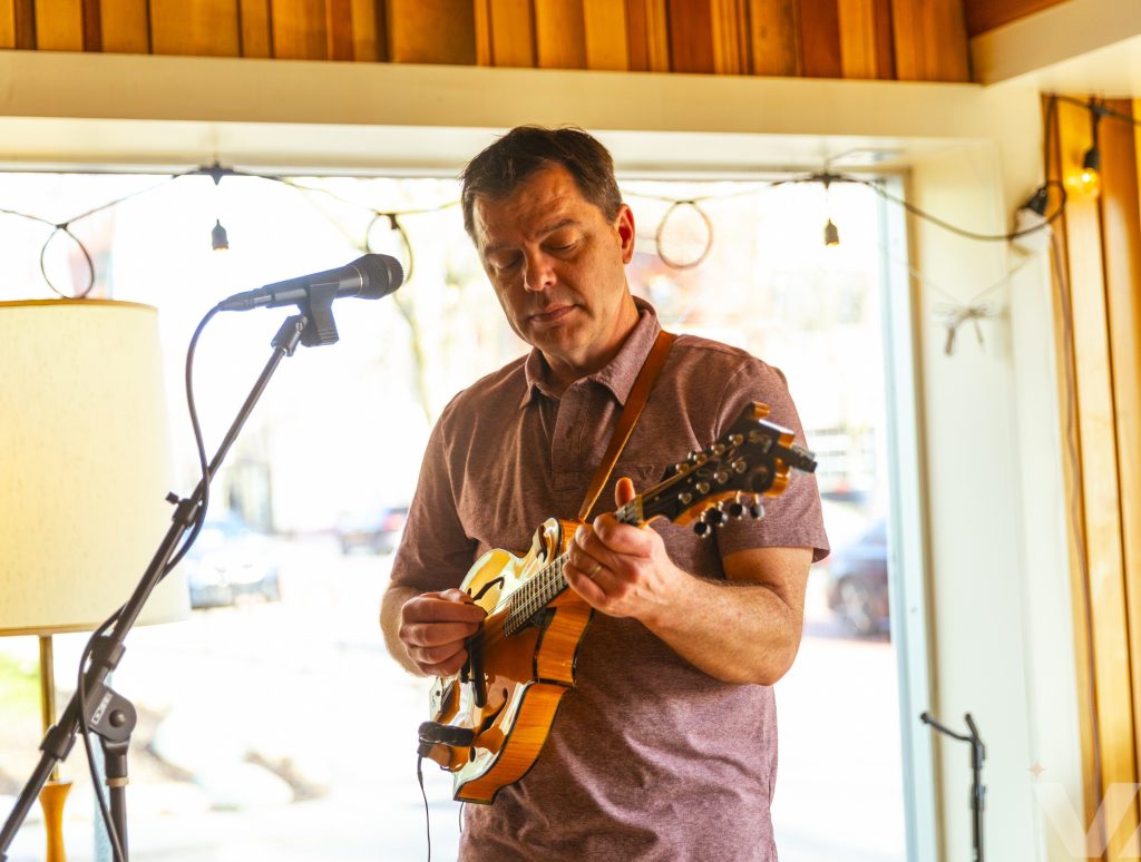 Mandolinist Brian Oberlin’s intoxicating new mix of classical, bluegrass and swing