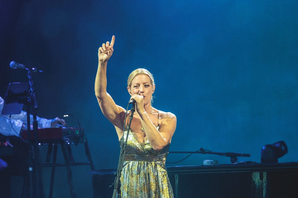 Sarah McLachlan builds mystery amid haze, sets ‘World on Fire’ in GR amphitheater debut