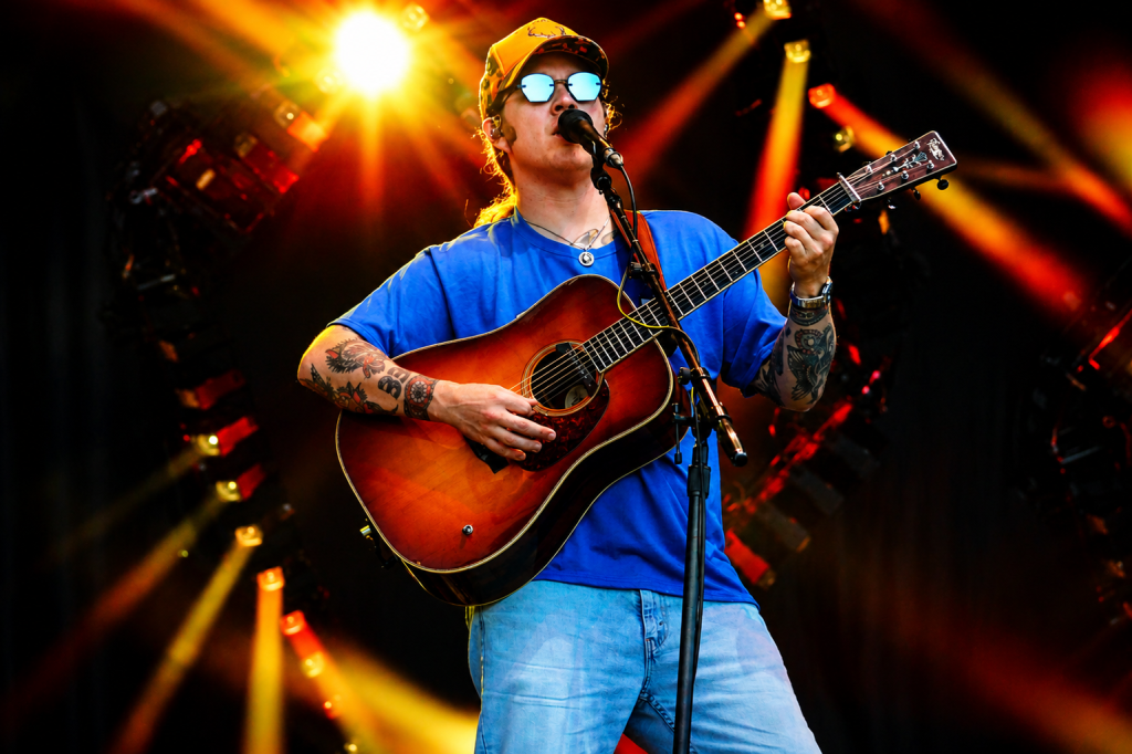 Billy Strings and friends ignite Ionia with bluegrass and metal Freak Fair flair