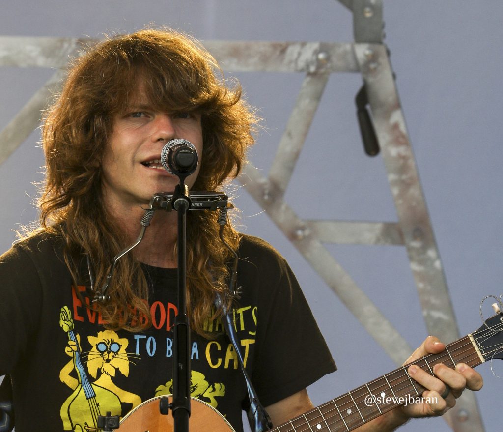 ‘Change is in the Air’: Folk rebel Jesse Welles uncorks defiant anthems at Meijer Gardens
