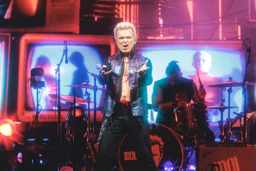 Billy Idol ‘Still Dancing,’ unleashes fist-pumping anthems at Acrisure Amphitheater