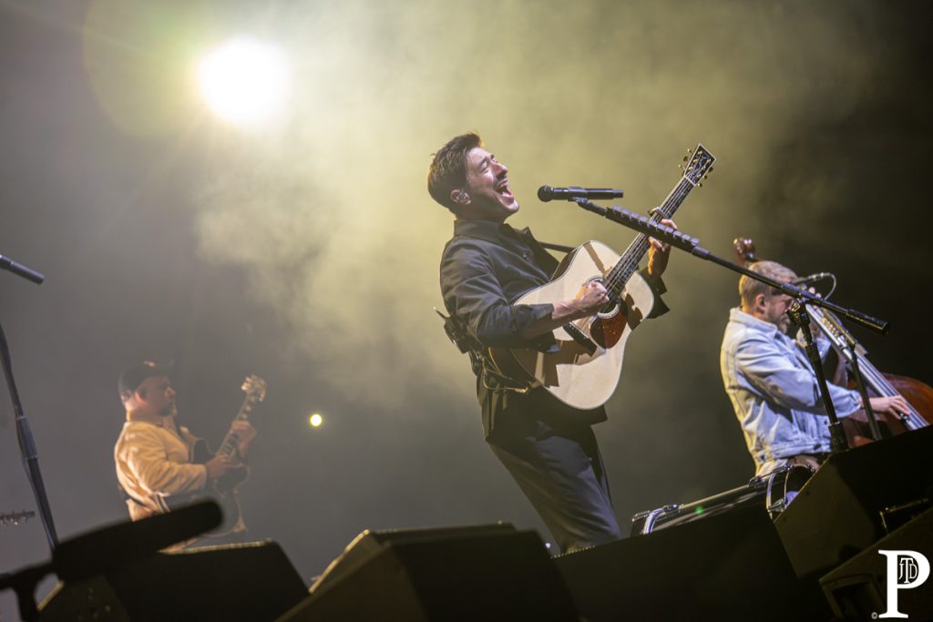 Mumford & Sons makes Grand Rapids debut with stage spectacle, intimate moments