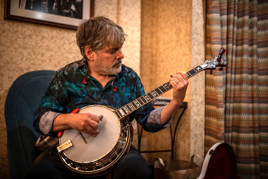 Béla Fleck revives his ‘Bluegrass Heart’ on tour, extols ascent of Billy Strings
